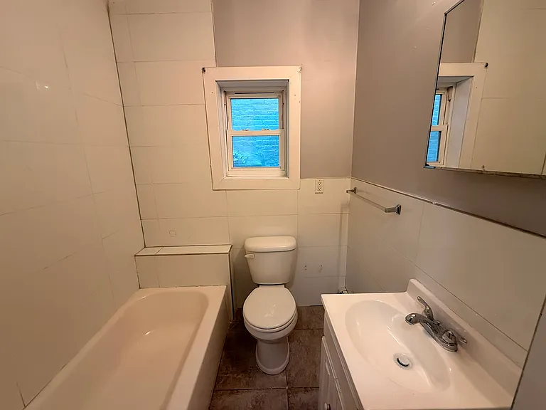 29 Bartholdi Ave #A1 — Photo 3
