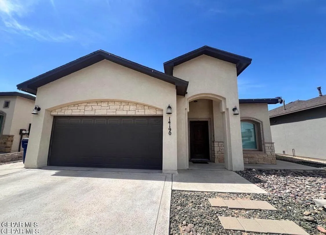 3 bed, 2.0 bath, 1693 sqft, $2,100 — Photo 1