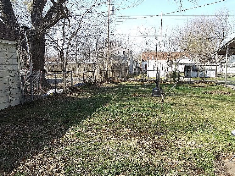 2nd image of 714 W 2nd St