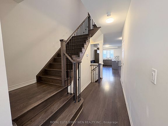 5th image of 15 Collier Cres