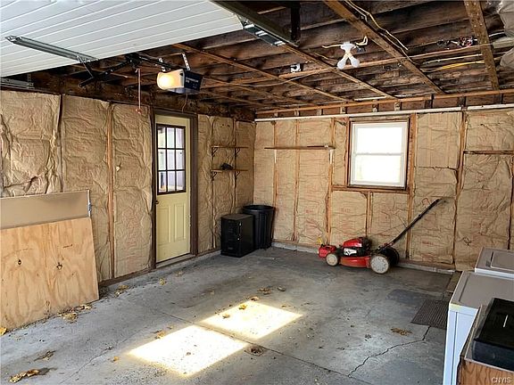 5th image of 15 Redwood Ave