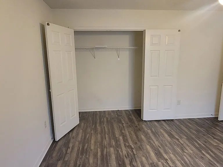 121 Lannes West Dr — Photo 16