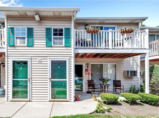 11 E Sunmist Sq, Amherst, NY 14228