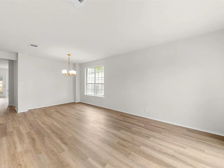 412 Tamara Dr — Photo 6