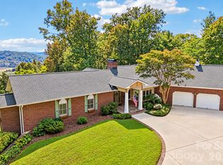 239 Bearwallow Mountain Rd, Hendersonville, NC 28792