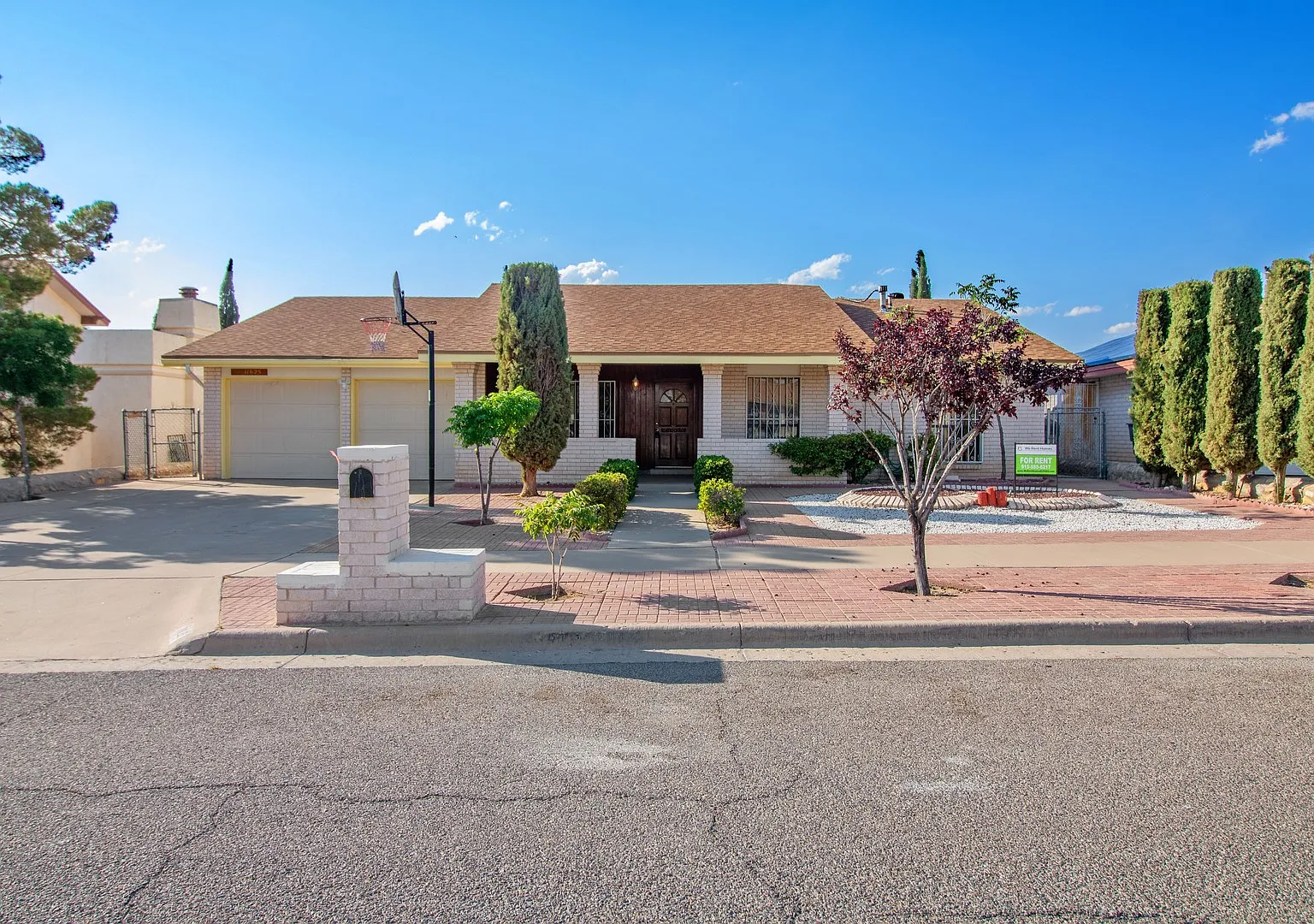 Home For Rent - Beautiful 4 bedroom Home W/ Refrigerated Air — Photo 2