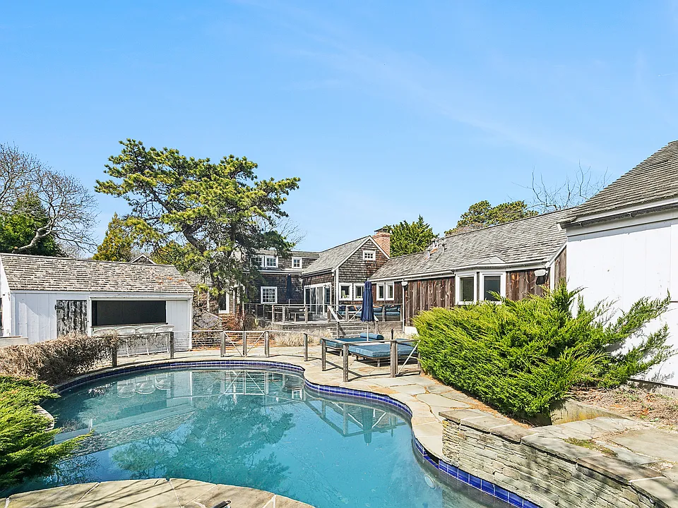 10 Hampton Ln