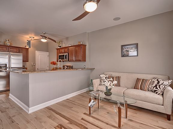 2nd image of 4920 Botanical Ave