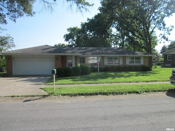 2 Knollwood Dr, Sherman, IL 62684