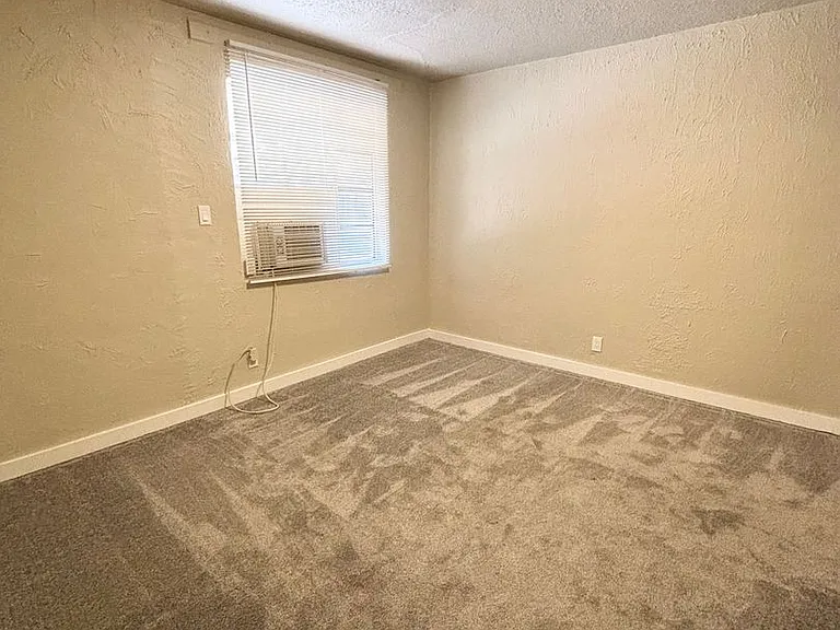 Iron Springs Apartments — Photo 14