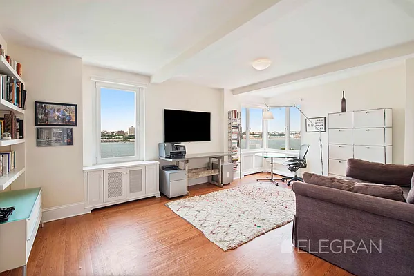 Sold by (Legacy) Elegran | media 2