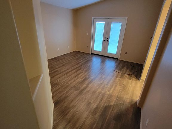 5th image of 384 N Rustlers Canyon Dr