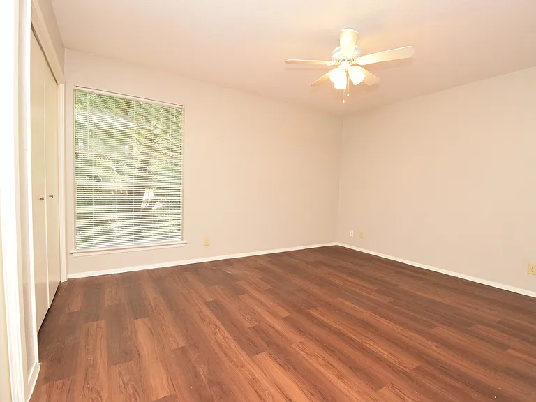 10811 Lanshire Dr — Photo 18