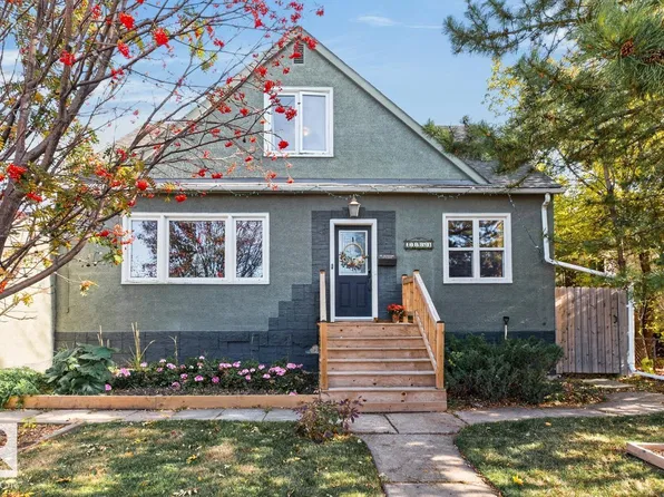 11953 Saint Albert Trl NW, Edmonton, AB T5L 4G5