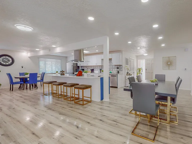 1621 Lafayette Dr NE — Photo 6