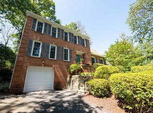 2040 Durand Dr, Reston, VA 20191