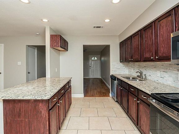 4th image of 3504 Woodbridge Dr