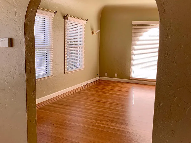 1100 Chadbourne Ave — Photo 24