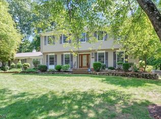 15 Rutledge Rd, Pine Brook, NJ 07058