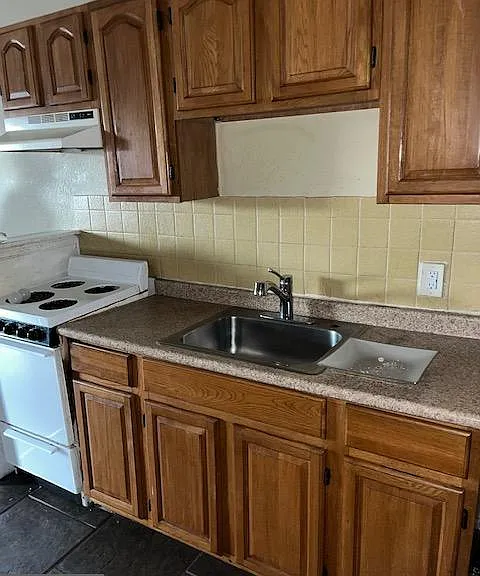 5634 Walnut St #3 — Photo 11
