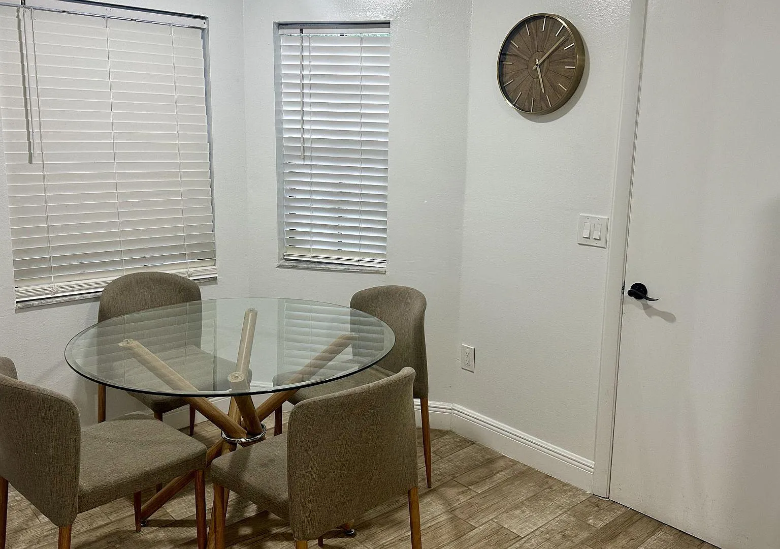 2 bed, 1.0 bath, 1270 sqft, $1,048 — Photo 4