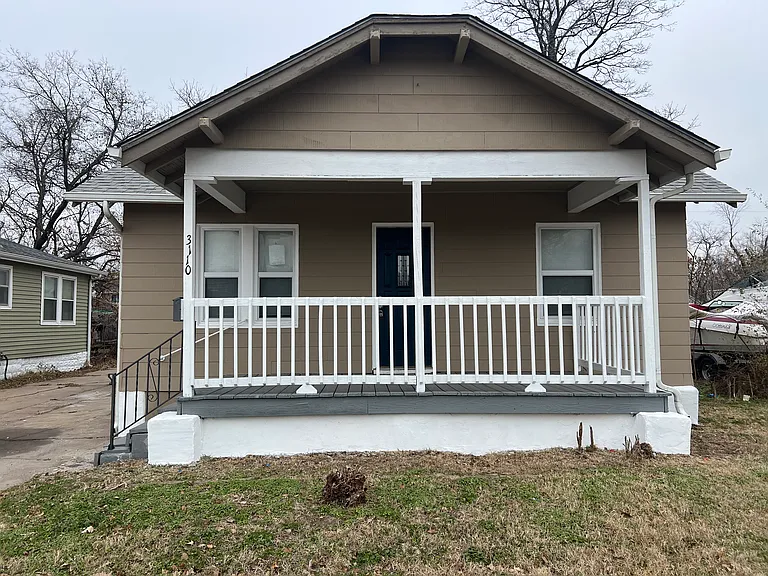3110 W Maple St — Photo 1