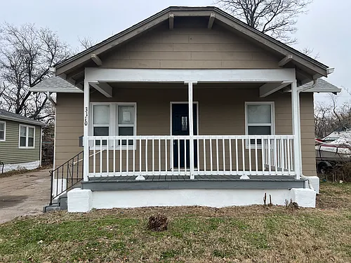 3110 W Maple St Photo 1