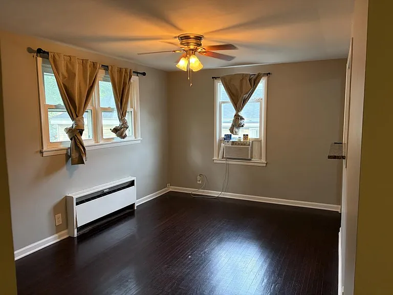124 E State St #4 — Photo 6