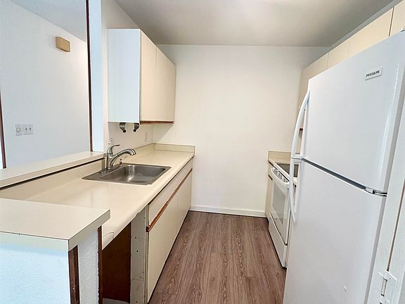 3rd image of 140 Uwapo Rd APT 33-201