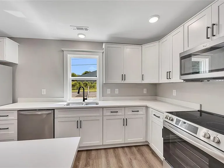 411 Hardy Ave SW — Photo 10