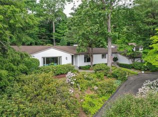 5 Squirrel Hill Rd, West Hartford, CT 06107
