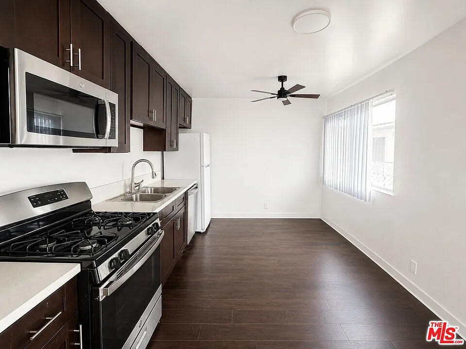 1 bed, 1.0 bath, 500 sqft, $1,950 — Photo 2