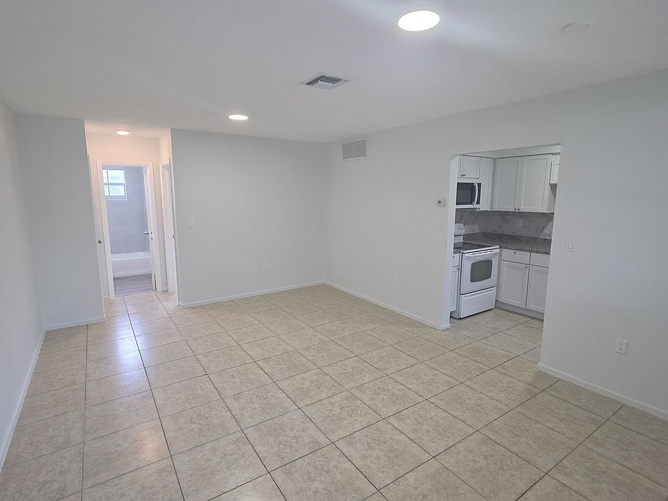 1st image of 7511 Venetian St #2