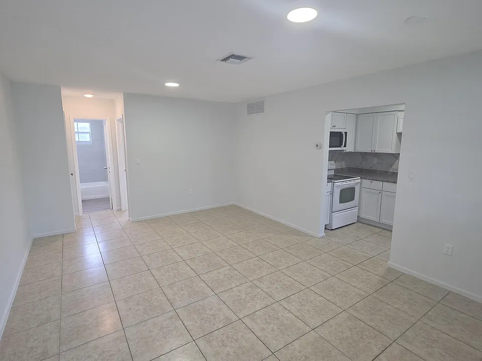 7511 Venetian St #2