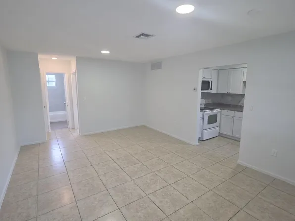 7511 Venetian St, Hollywood, FL