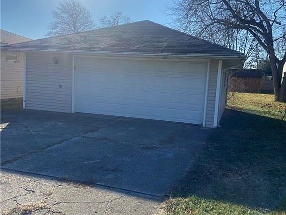 3rd image of 101 Oak St