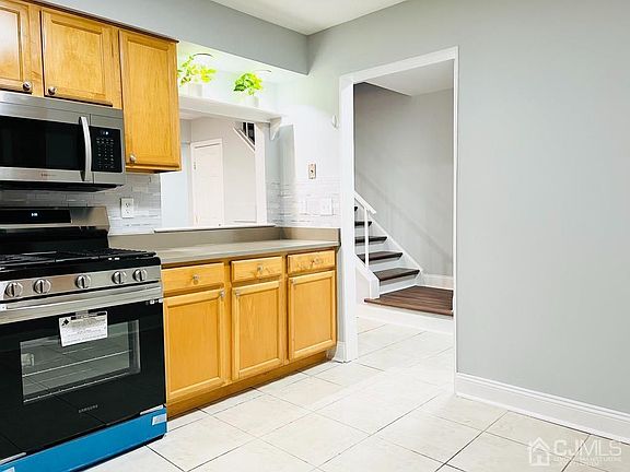 5th image of 131 Leah Ct