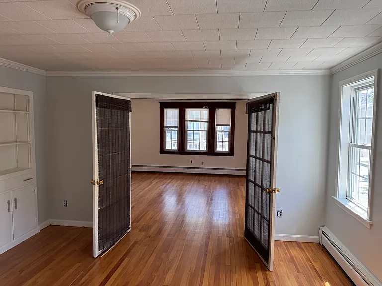 72-74 Hampshire St #1 — Photo 4
