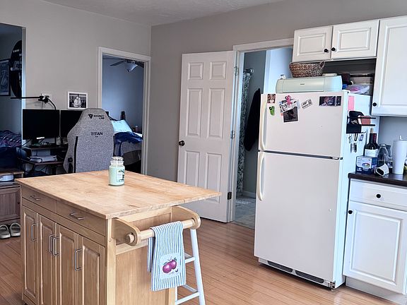 3rd image of 51 Saint Elizabeth St #2