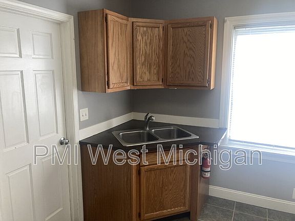3rd image of 1530 Quarry Ave NW #2