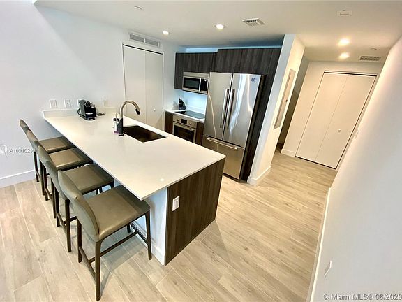 4th image of 488 NE 18th St Unit 2208