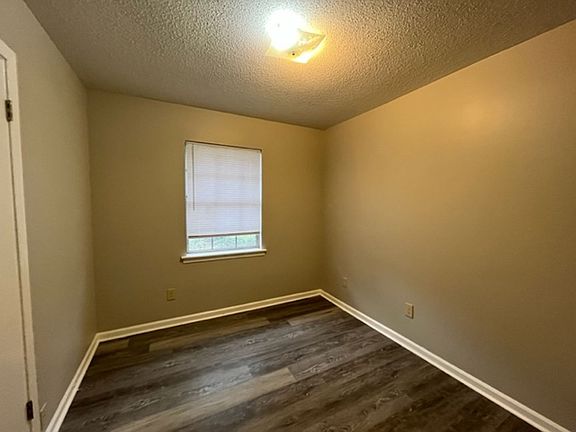 5th image of 8143 Oakbrook Dr