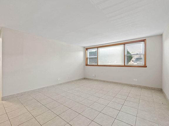4th image of 8440 W 95th St APT 2