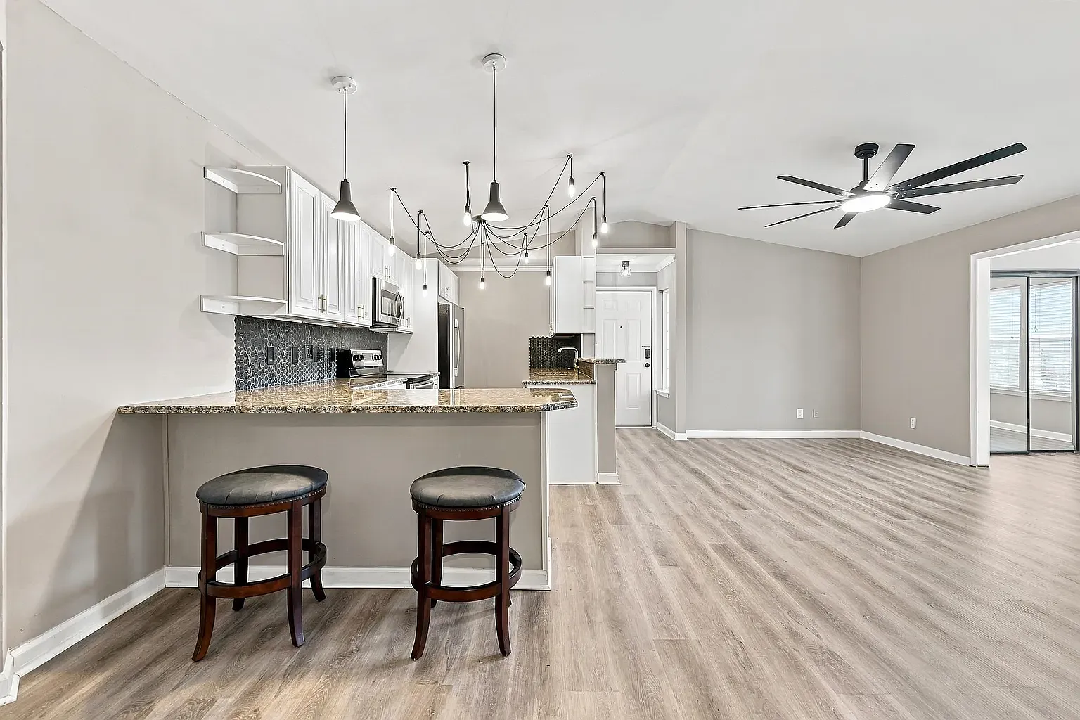 3 bed, 1300 sqft, $1,950 — Photo 4