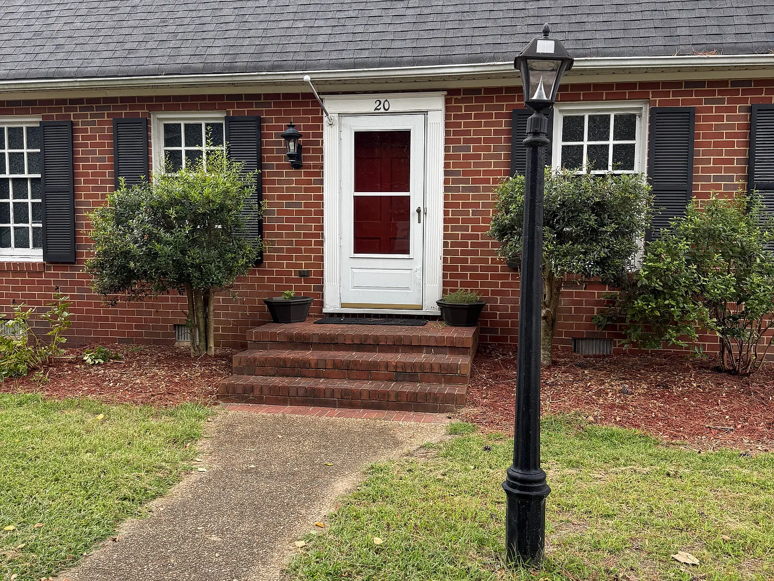 4 bed, 2600 sqft, $3,000 — Photo 1