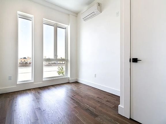 3rd image of 1530 Putnam Ave #4A