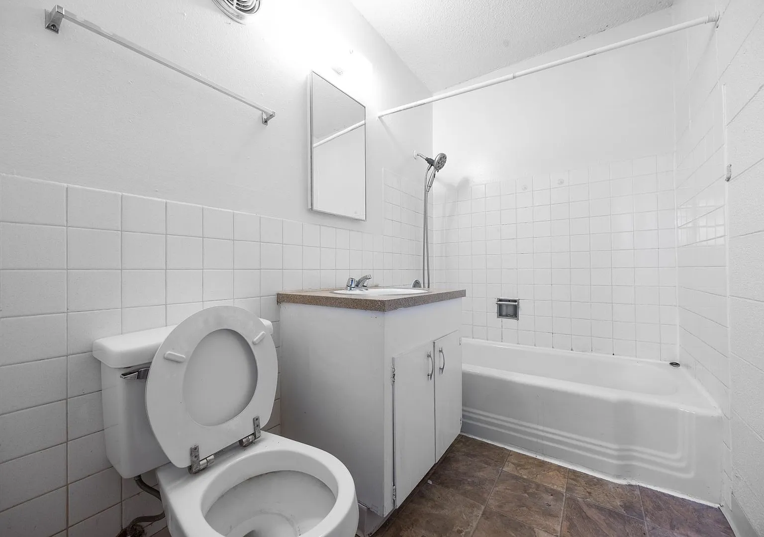 Raymond Apartments — Photo 4