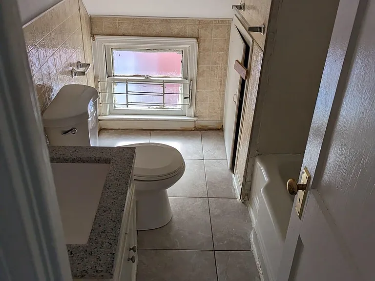 118 Hewitt Ave #UPPER — Photo 5