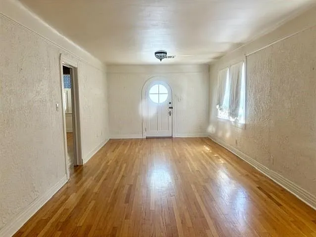 3 bed, 2.5 bath, 2800 sqft, $4,100 — Photo 4