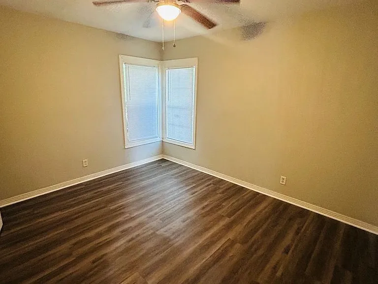 4623 Memorial Dr — Photo 6